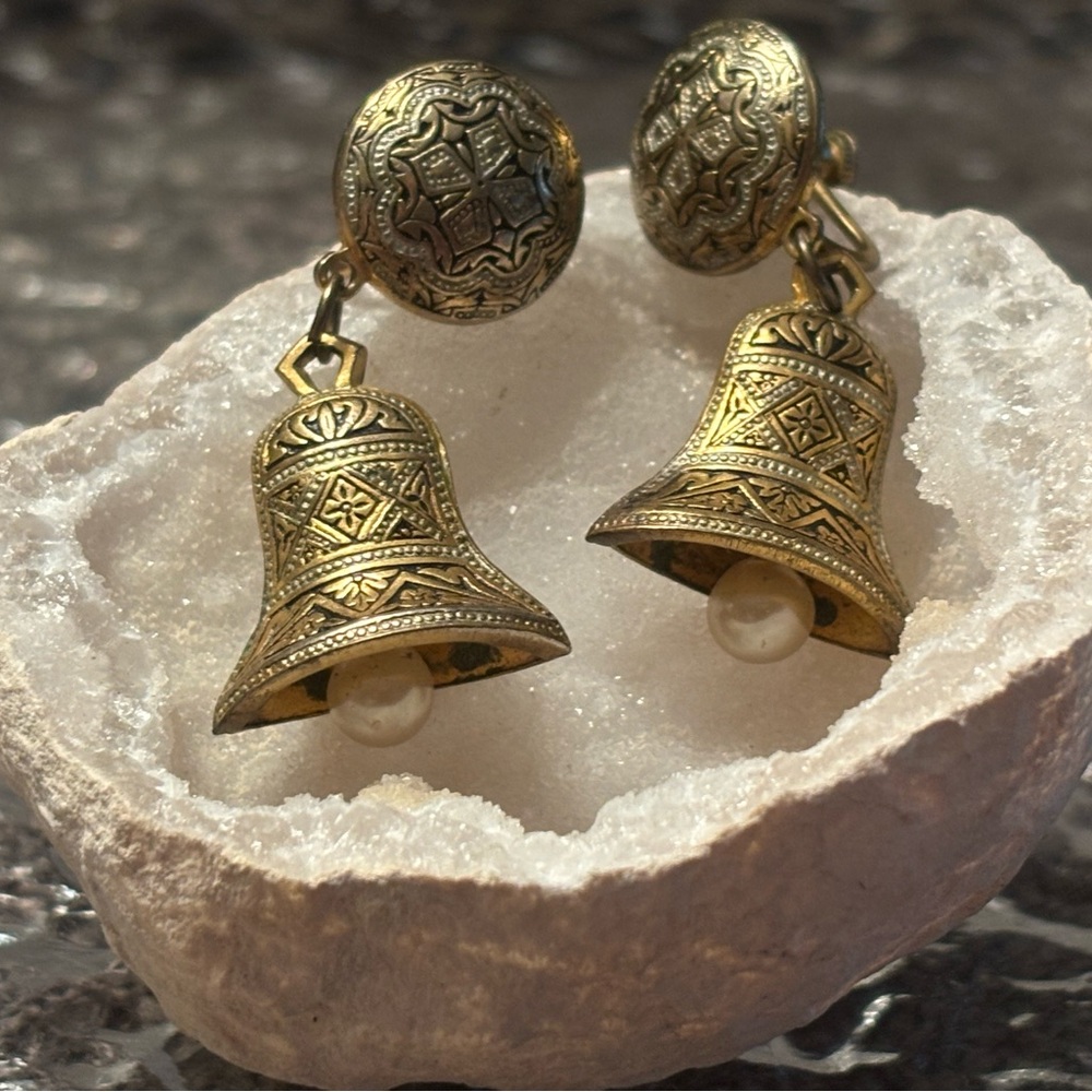 VINTAGE Gold-Tone Bell Clip On Earrings w/ Faux Pearl Intricate Design